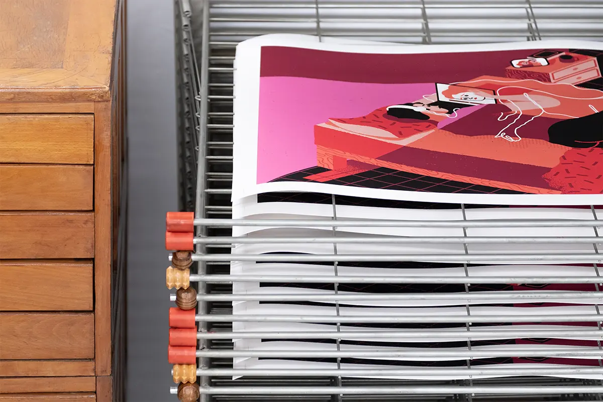 Ilustraciones impresas reposando Impresión de la ilustración giclée de Chalo Moca en edición limitada.